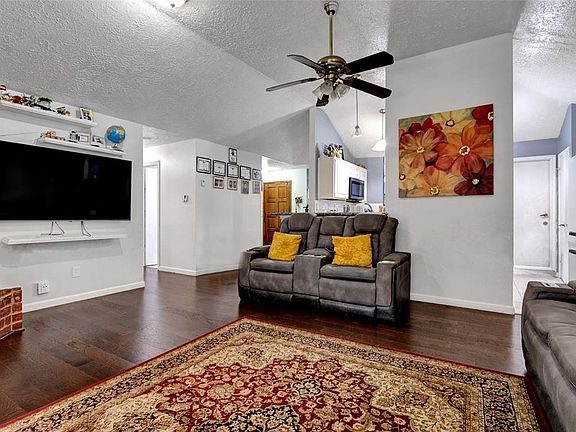 5th image of 15307 Evergreen Place Drive