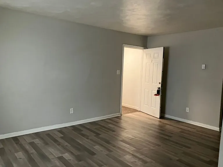 635 W 26th St — Photo 13