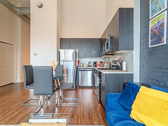 5th image of 2112 S Michigan Ave APT 5