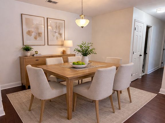2nd image of 2810 Lee Oaks Pl APT 202