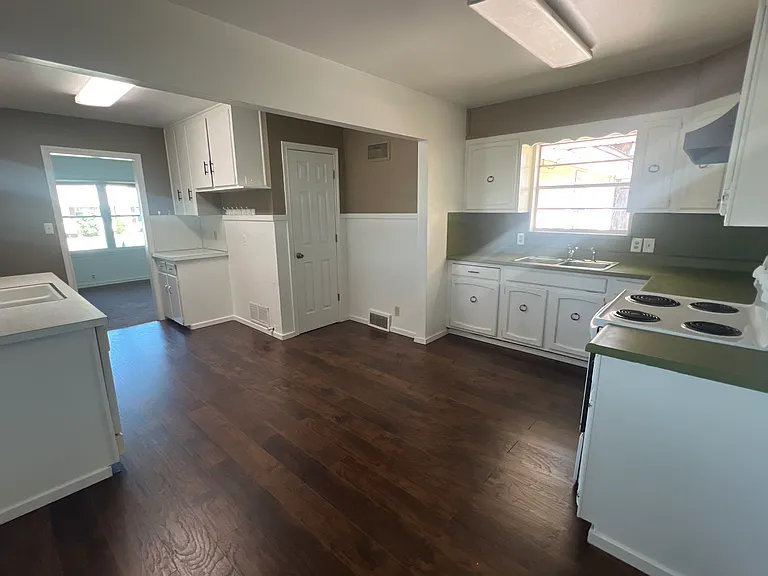 400 Draper Dr — Photo 30