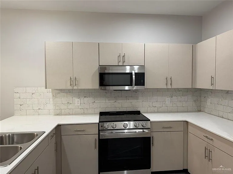 817 Dove Ave #2 — Photo 13