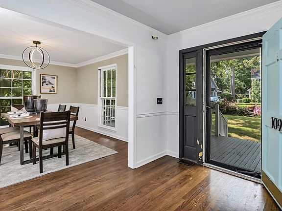 5th image of 109 Hampton Trace Ln