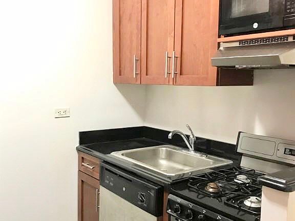 4th image of 238 E 36th St APT 1A