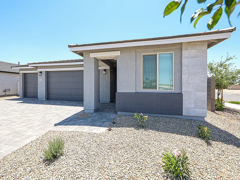 5633 W McNeil St — Photo 2