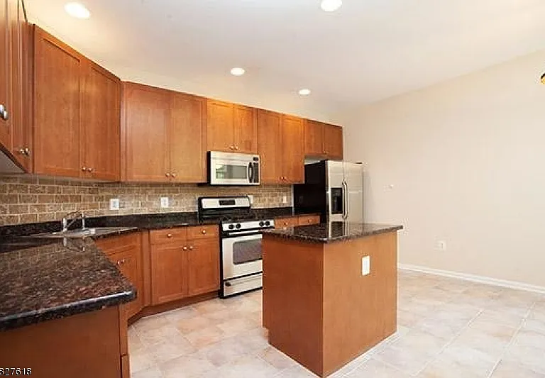 321 Edmonton Ct — Photo 7