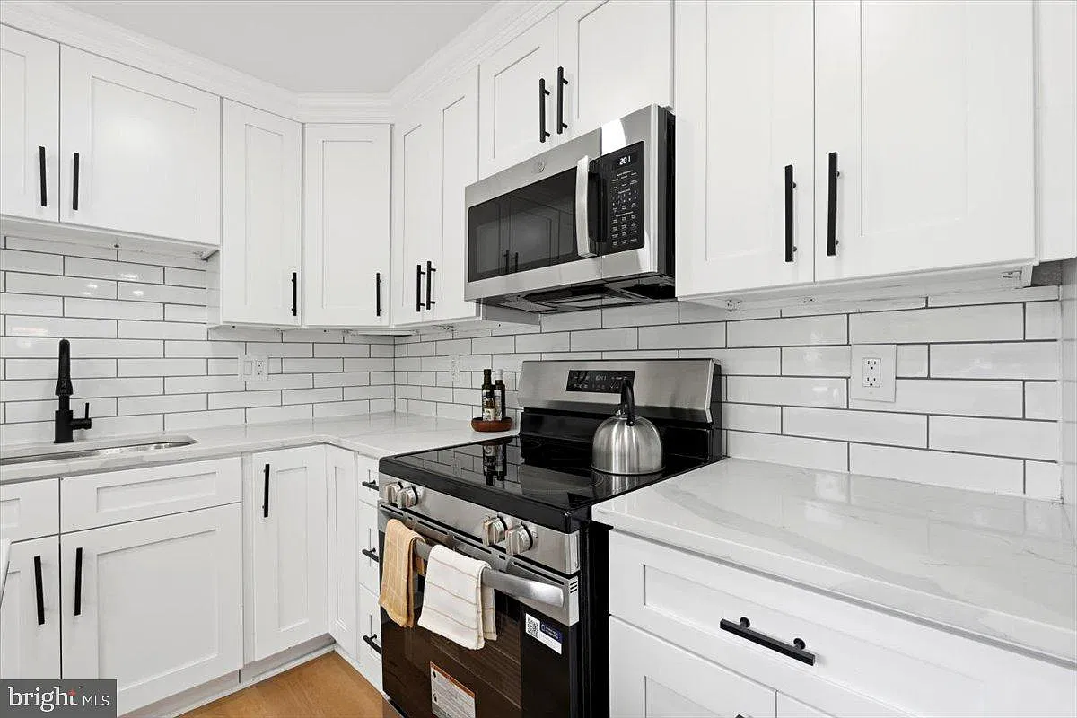 4 bed, 3.0 bath, 1701 sqft, $3,495 — Photo 3
