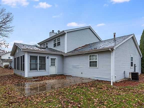 3rd image of 4015 Newport Dr