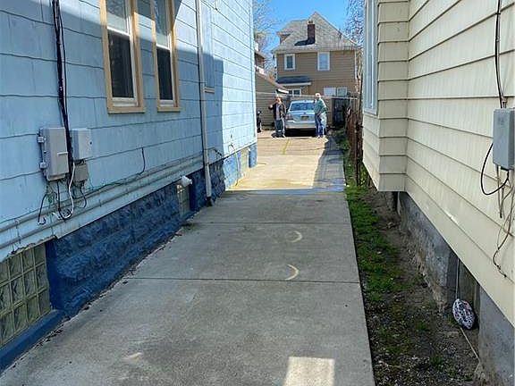 3rd image of 85 Briggs Ave