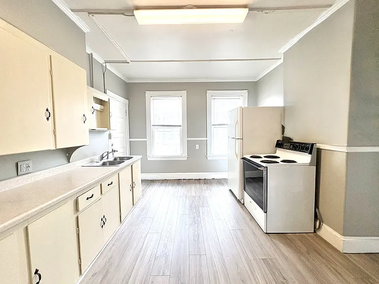 75 Whitney St #2 — Photo 23