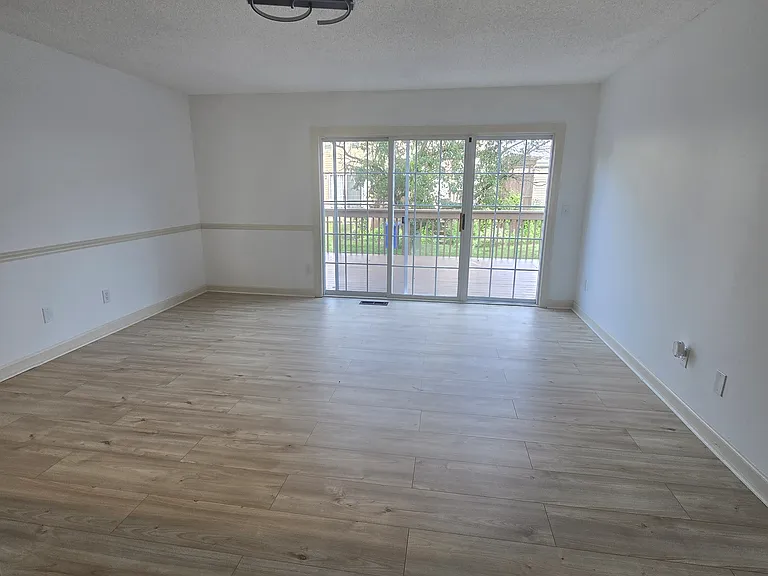 2032 Burbridge Ln — Photo 12