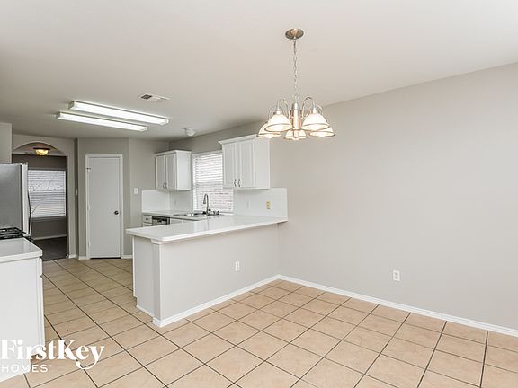 5th image of 828 Jockey Club Ln