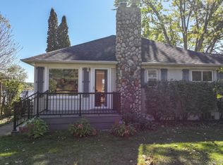 547 Blue Water Dr, Holly, MI 48442