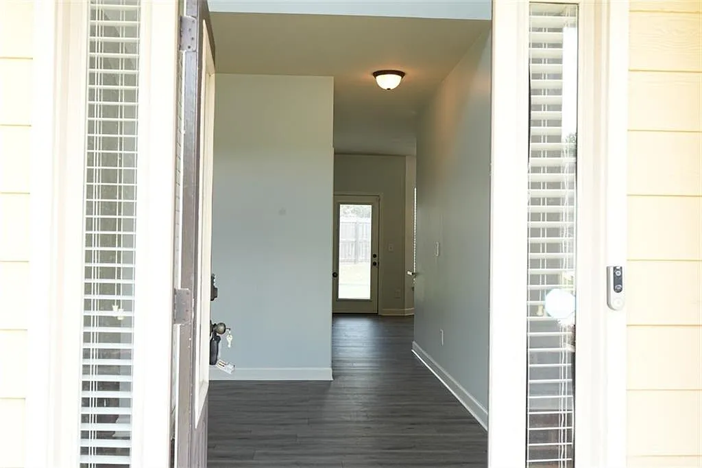 5 bed, 3.0 bath, 3028 sqft, $2,700 — Photo 3