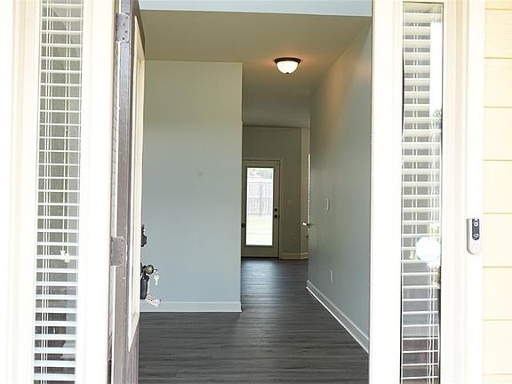 3rd image of 921 Prather Ct