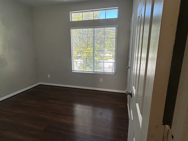 475 N Redwood Rd — Photo 30
