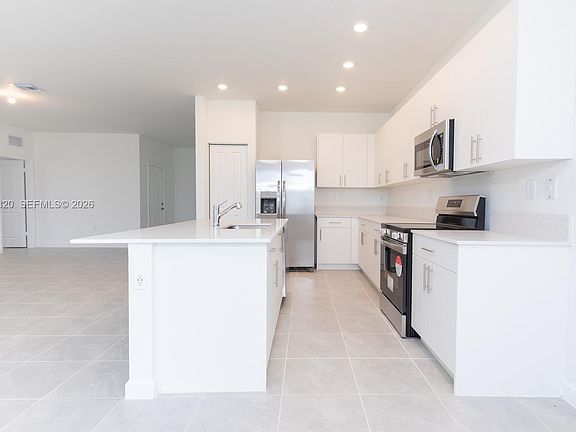 4th image of 2638 SE 8th Pl