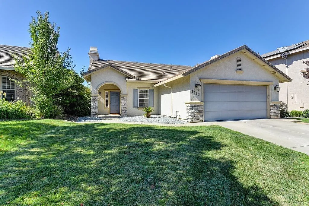 1692 Jasmine Way photo 1