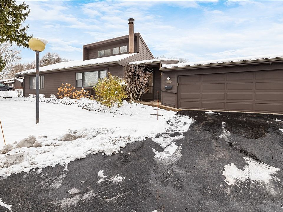 1st image of 798 Fairway Cir