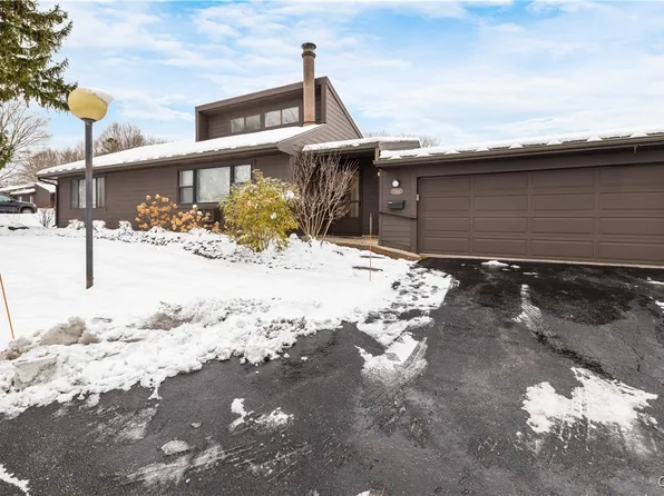 798 Fairway Cir, Baldwinsville, NY 13027