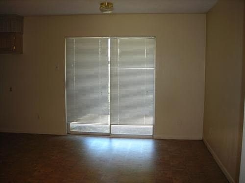 4th image of 2833 Lowell Dr