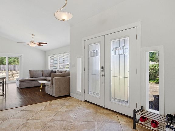 4th image of 3910 Croydon Rd