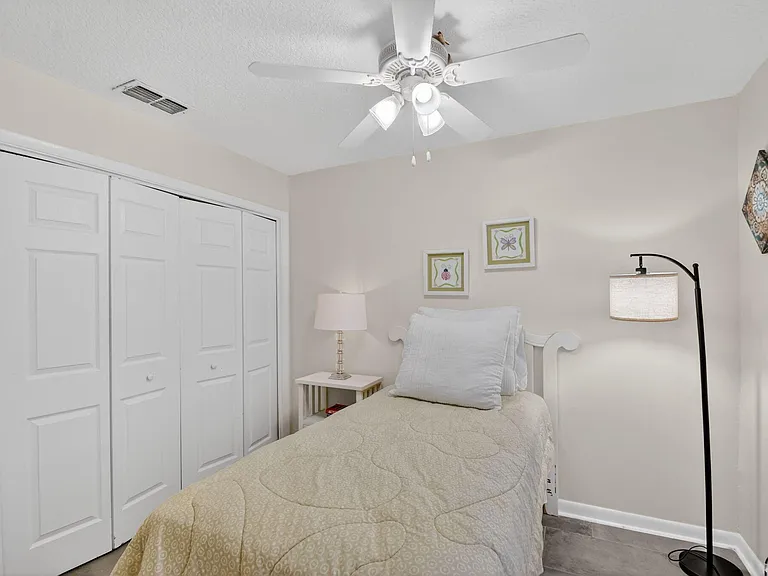 12260 Old Country Rd S — Photo 38