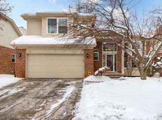 3137 Silverbrook Dr, Rochester, MI 48306