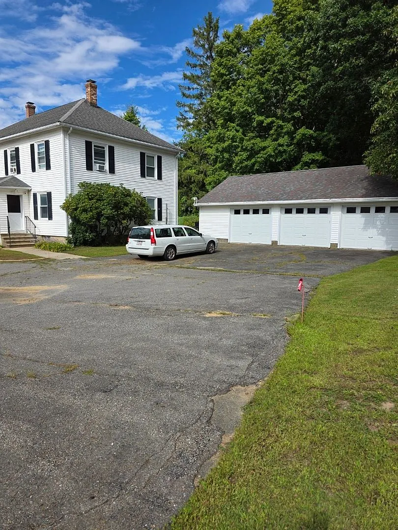 Charming 3BR Duplex in South Barre — Photo 3