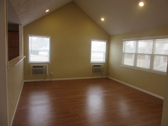 4th image of 4425 E Wabash Ave