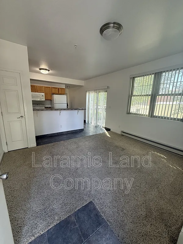 1 bed, 1.0 bath, $1,050 — Photo 4