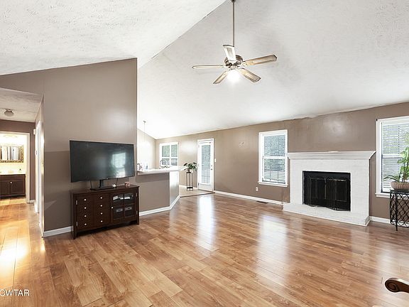 5th image of 227 Buttonwood Dr