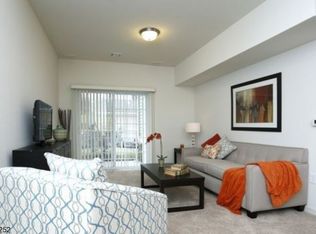 57 Park Dr, Clinton, NJ 08809
