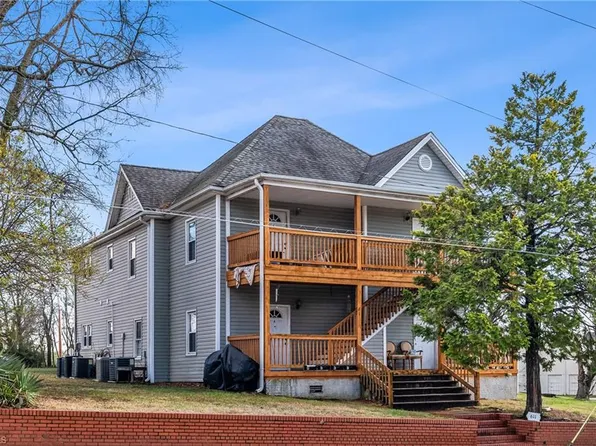 611 W Green Dr APT D, High Point, NC 27260