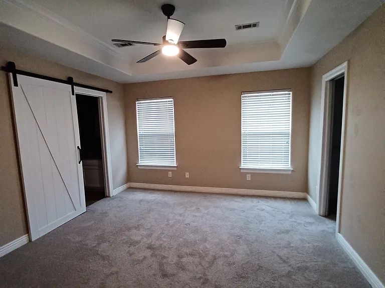 700 SW Castlewood St — Photo 10