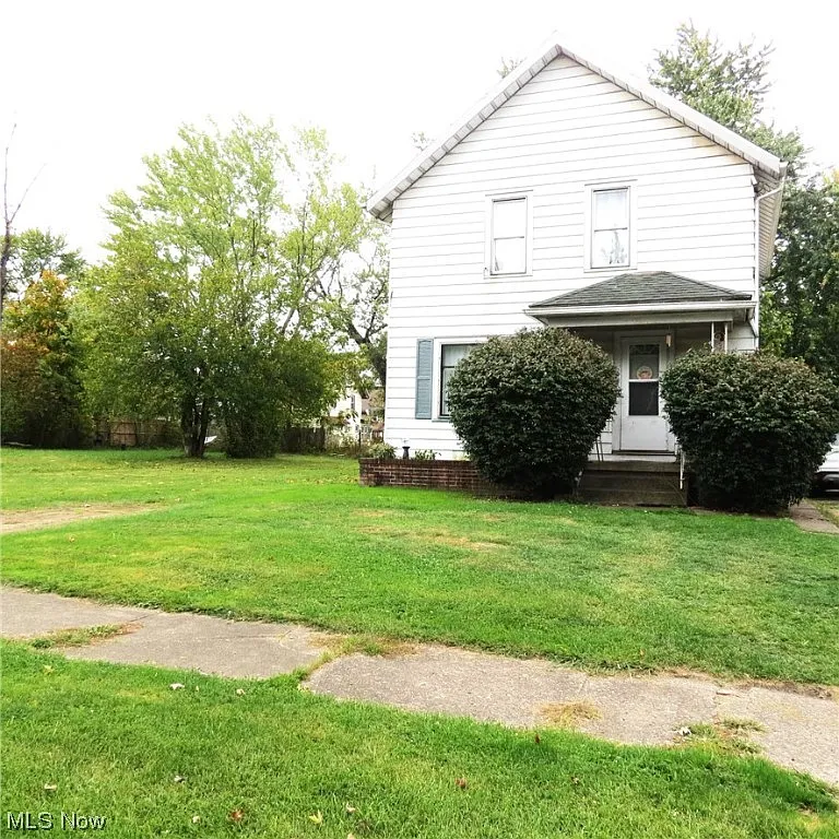 773 Homewood Ave SE photo 1