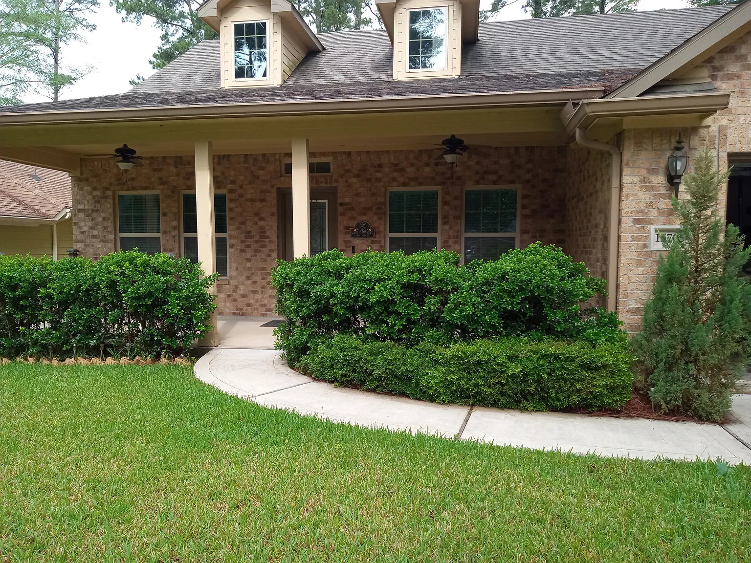 4 bed, 2023 sqft, $2,200 — Photo 2