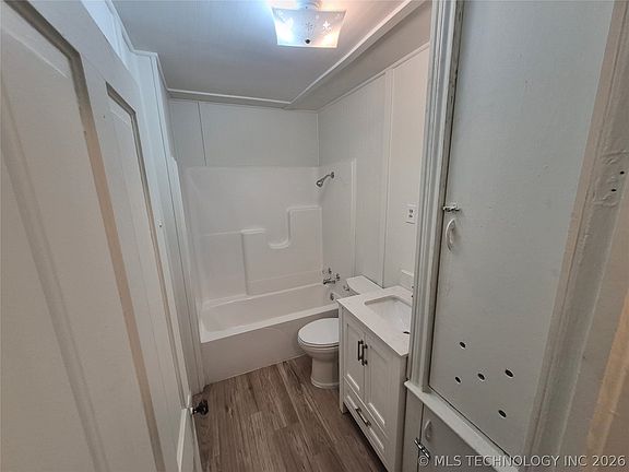 5th image of 422 S Locke St