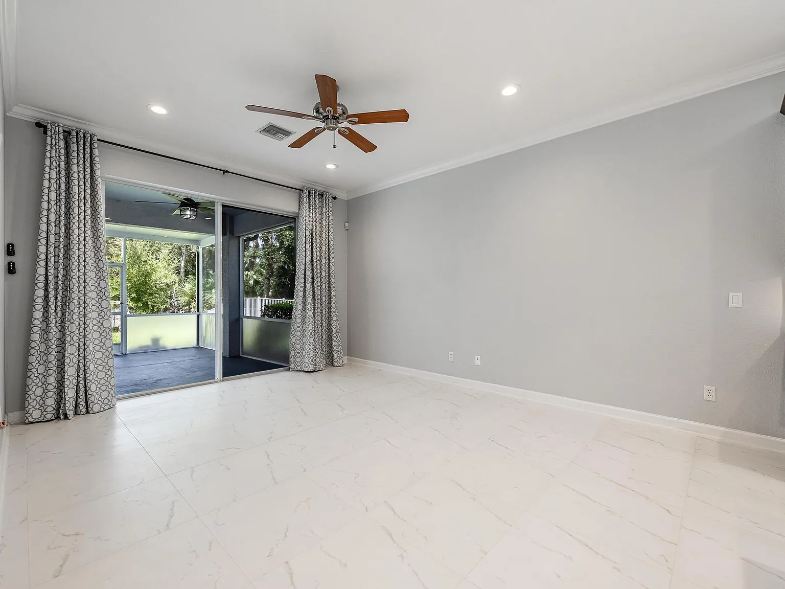 4 bed, 2498 sqft, $3,100 — Photo 4