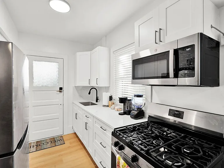 1032 Vaughn St — Photo 25