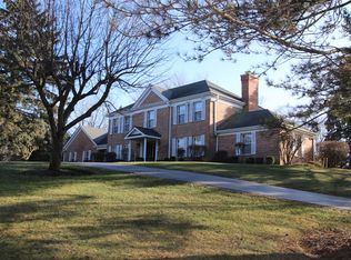 11 Deepwood Rd, Barrington, IL 60010