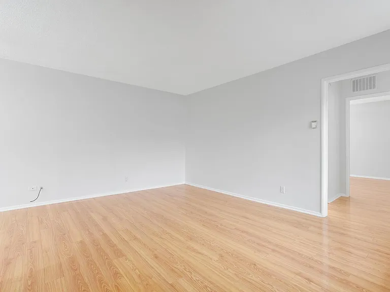 1042 Western Ave #208 — Photo 7