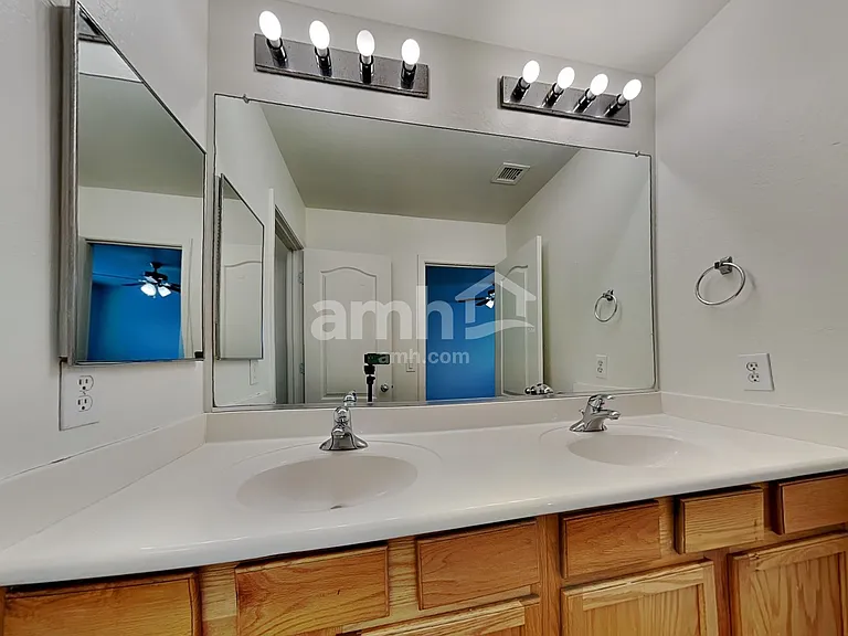 9815 W Riverside Ave — Photo 11
