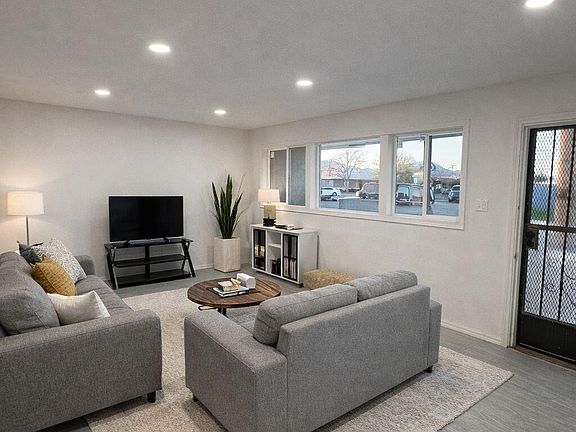 4th image of 1414 Dennis Cir