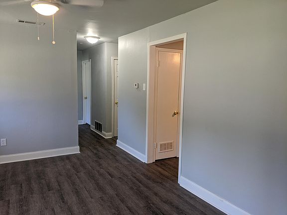 3rd image of 713 Camino Dr