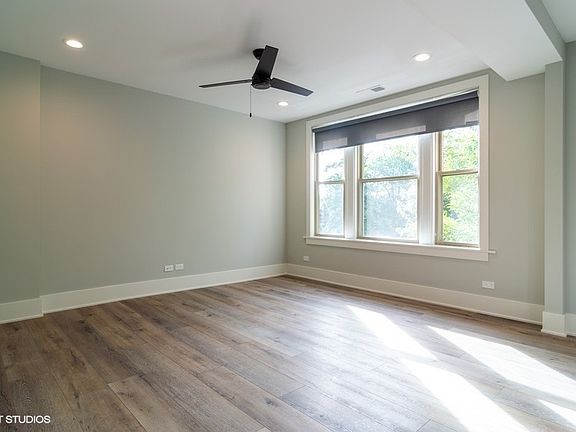 3rd image of 2104 W Byron St #3E