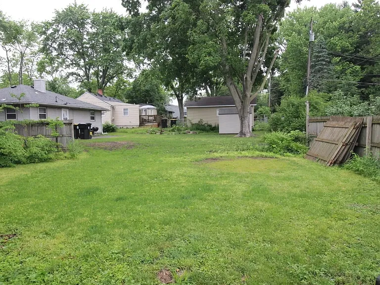 818 W College Ave — Photo 17