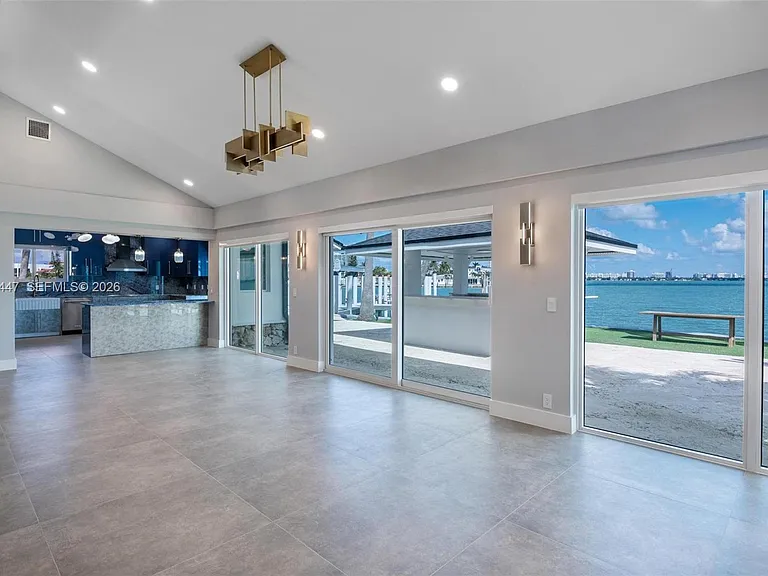 1365 Bay Ter — Photo 45