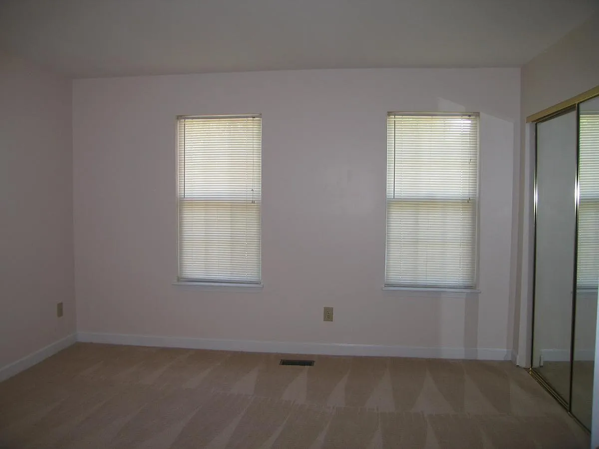 3 bed, 2.5 bath, 1521 sqft, $1,750 — Photo 3