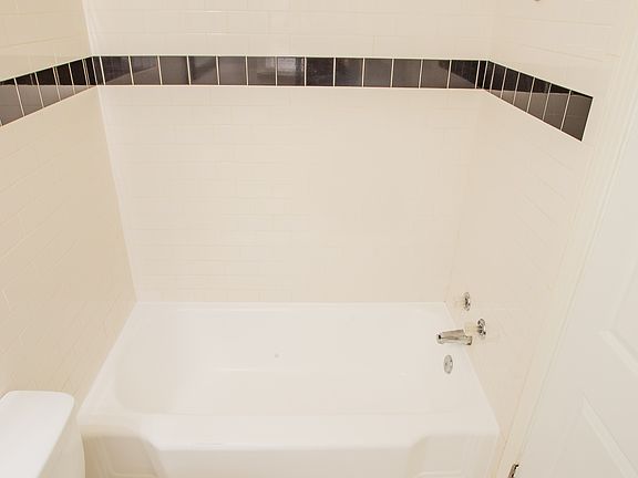 4th image of 2212 N Fitzhugh Ave APT 8